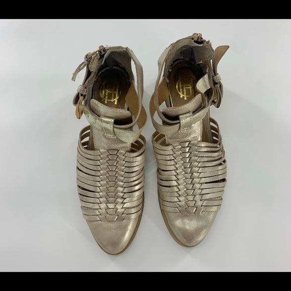 House Of Harlow 1960 Delaney Cutout Gold Bootie - Picture 9 of 10